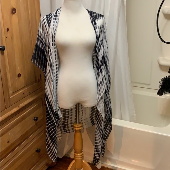 SOLD Michael Stars Ruana - Picture 2 of 6